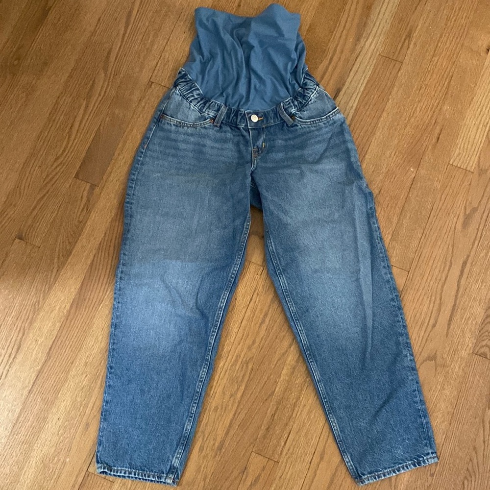 Like New H&M Maternity Mom Jeans. Size Small.